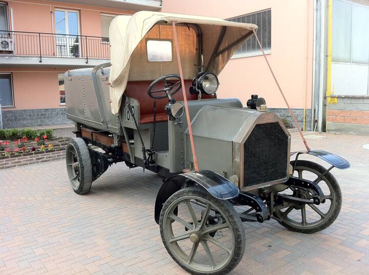 MARAZZATO SOLUZIONI AMBIENTALI S.R.L - 'Esperienza di guida a bordo di un mezzo d'epoca'