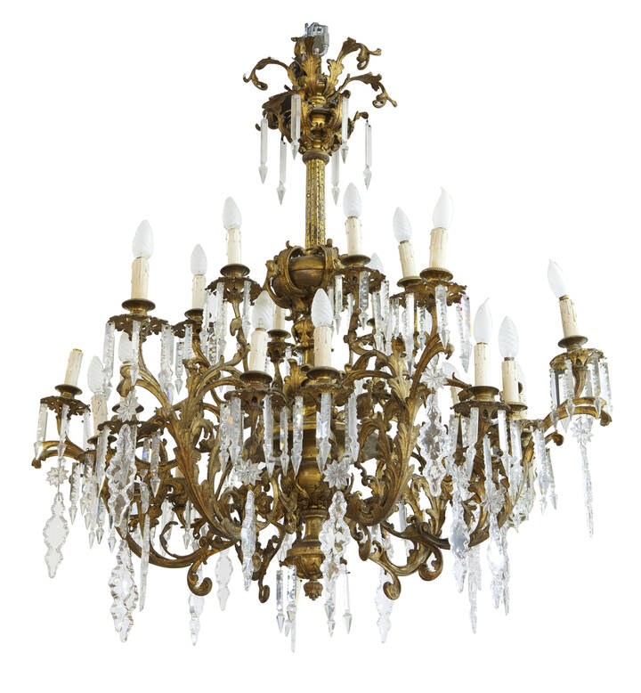 LAMPADARIO - Lampadario a ventiquattro luci, XIX secolo, in bronzo dorato e cristalli