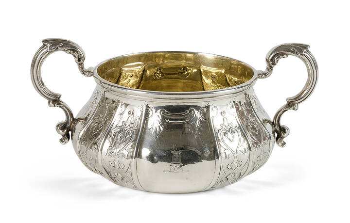 ZUCCHERIERA IN ARGENTO - Zuccheriera in argento 925/1000 con manici, Londra 1844