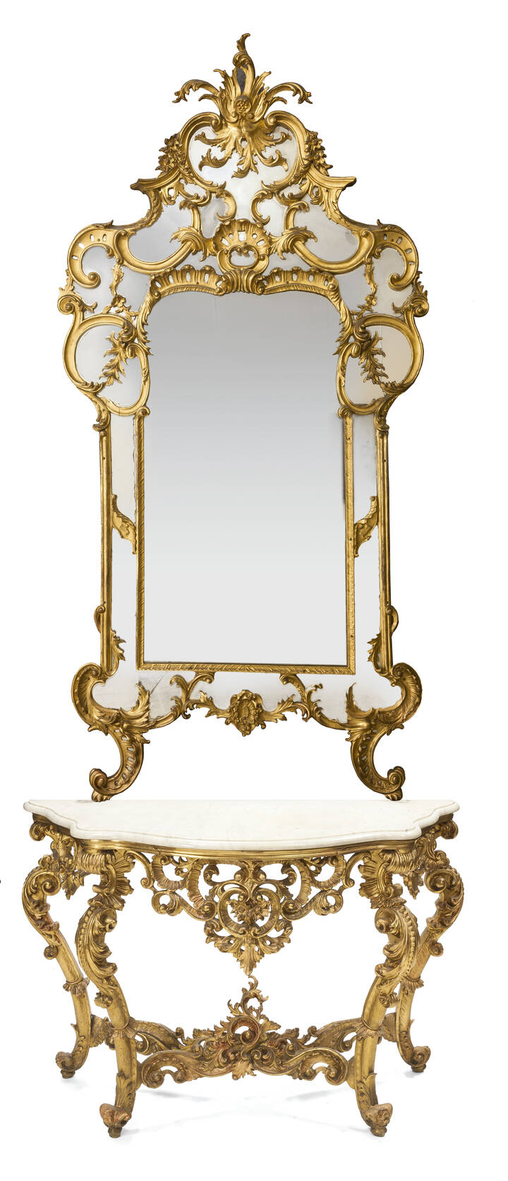 CONSOLE CON SPECCHIERA - Console con grande specchiera a doppio ordine di specchi; in legno dorato e scolpito a volute vegetali e floreali; gambe mosse raccordate da traversa; piano sagomato in marmo bianco; fine XIX secolo