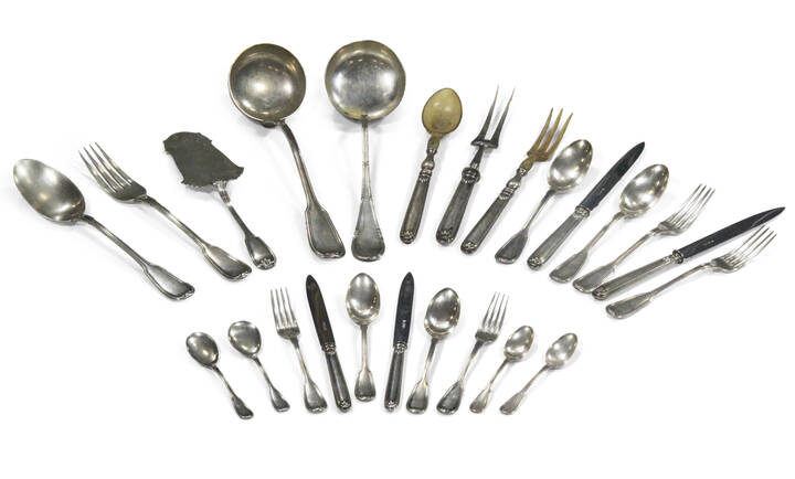SERVIZIO DI POSATE IN ARGENTO - Servizio di posate in argento composto da 95 pezzi: