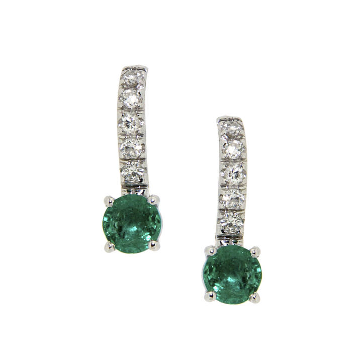 COPPIA DI ORECCHINI - Coppia di orecchini in oro bianco a monachella, con due smeraldi taglio rotondo e diamanti taglio brillante per complessivi ct 0,15 ca