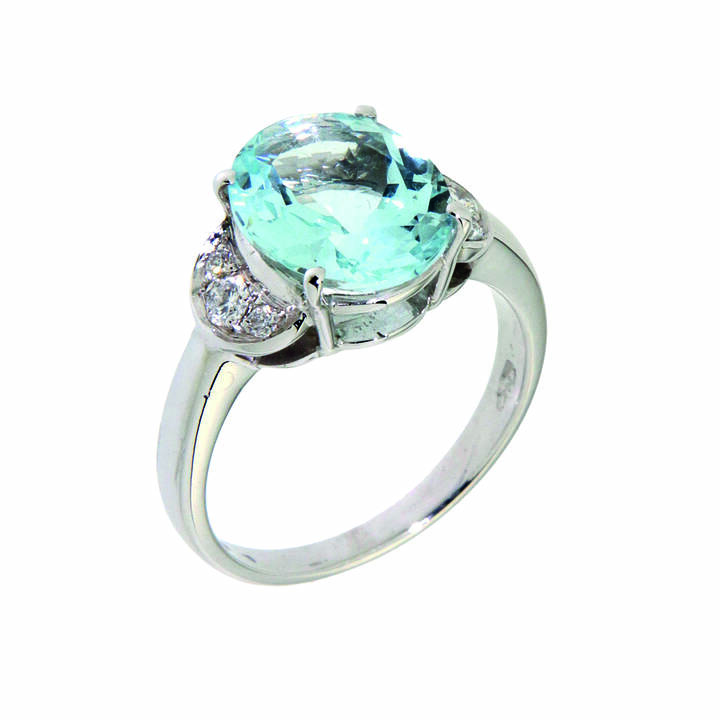 ANELLO - Anello in oro bianco con al centro acquamarina taglio ovale ed ai lati sei diamantini taglio brillante per complessivi ct 0,10 ca<br>Peso g 4,2<br>Misura 11