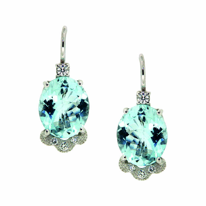 COPPIA DI ORECCHINI - Coppia di orecchini in oro bianco, a monachella, con due acquamarine taglio ovale; diamanti taglio brillante per complessivi ct 0,20 ca