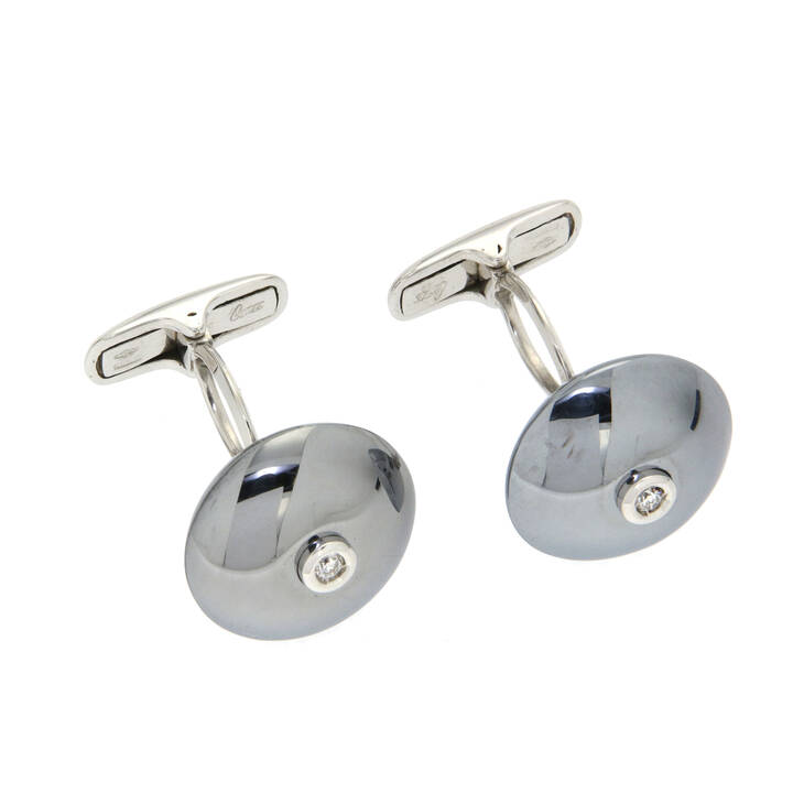 GEMELLI - Coppia di gemelli in oro bianco di forma rotonda con ematite e due diamanti taglio brillante per complessivi ct 0,04 ca