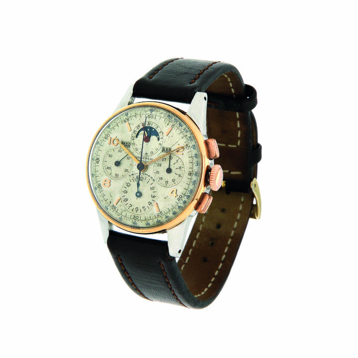 UNIVERSAL GENEVE - Modello Tri Compax, cronografo triplo calendario, fasi luna, anni '50<br>Diam 35<br>Cassa in acciaio e oro giallo, in tre parti con tasti quadri; quadrante con indici applicati; contatore secondi continui al 9; ore al 6 e 30 minuti con divisione telefonica al 3. Data e fasi lunari con contatore al 12, finestrelle dedicate per mese e giorno; scala tachimetrica periferica<br>Movimento a carica manuale calibro Universal 287