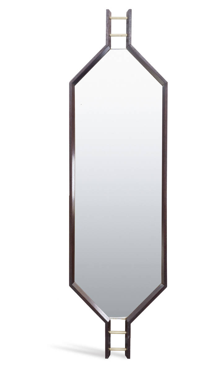 PRODUZIONE ITALIANA - Grande specchiera in legno, ottone e vetro specchiato.