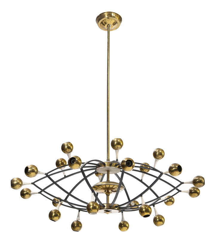 STILNOVO - Grande lampadario in metallo laccato e ottone.