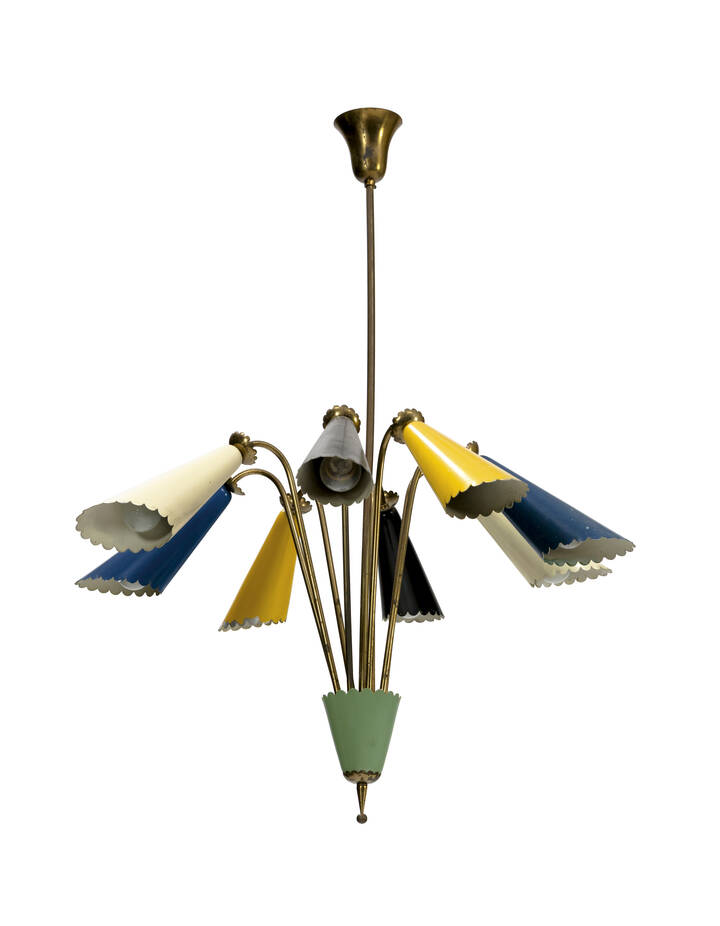 PRODUZIONE ITALIANA - Lampada a sospensione con struttura in ottone e lamiera laccata.