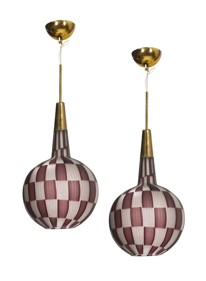 TEA MOROSATI - Due lampade a sospensione in ottone, vetro soffiato di Barovier & Toso trattato all'acido.