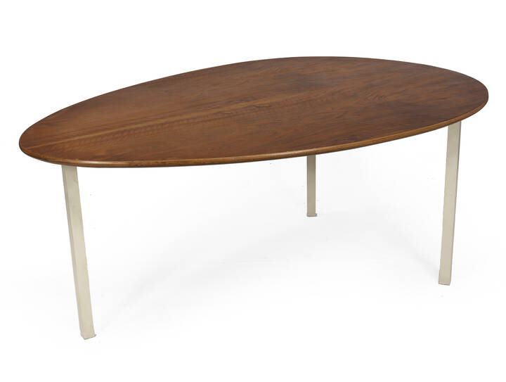 CAMPO & GRAFFI - Tavolo di forma ovoidale con struttura in metallo laccato piano in legno e cristallo trasparente molato.