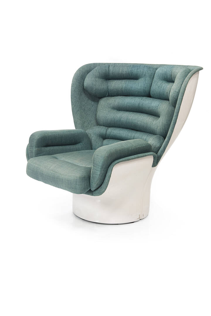JOE COLOMBO - Elda<br>Poltrona girevole con struttura in materiale plastico rinforzato, cuscini in tessuto imbottito staccabili.