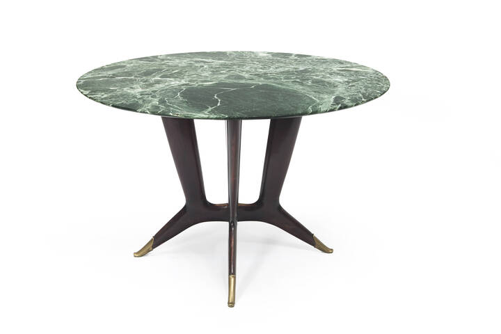 GUGLIELMO ULRICH - Tavolo rotondo con struttura in legno di mogano e piano in marmo verde.