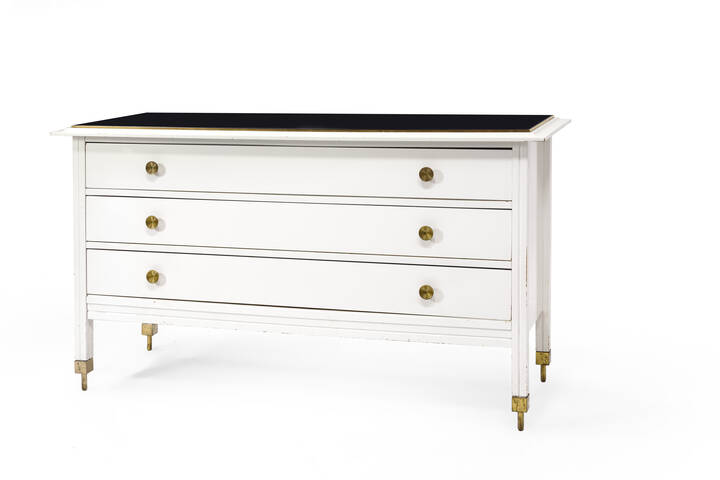 CARLO DE CARLI - D154<br>Cassettiera in legno laccato e ottone.