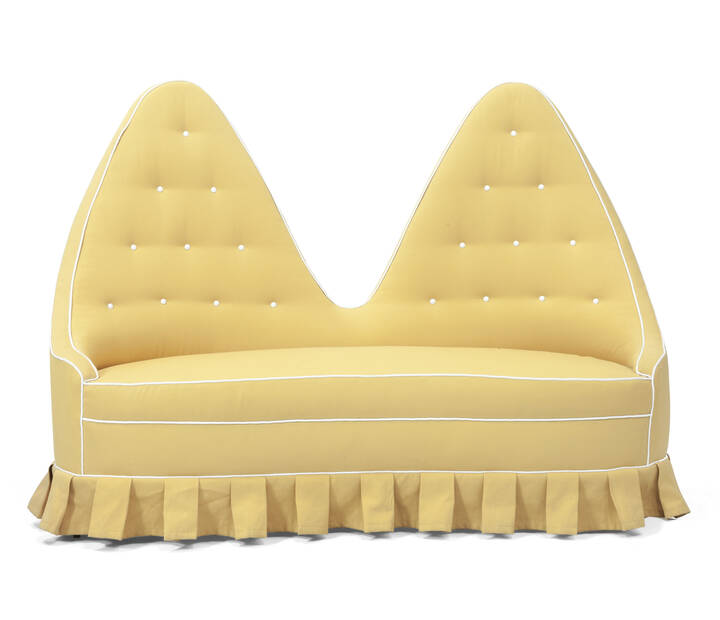 CESARE LACCA - Divano con struttura in legno e tessuto imbottito bicolore.