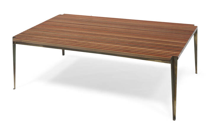 OSVALDO BORSANI - Tavolino con struttura in ottone piano in mosaico di legno di diverse essenze.