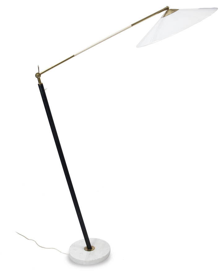 STILUX - Lampada da terra con braccio e meccaniche in ottone, metallo laccato, diffusore in perspex. Base in marmo.