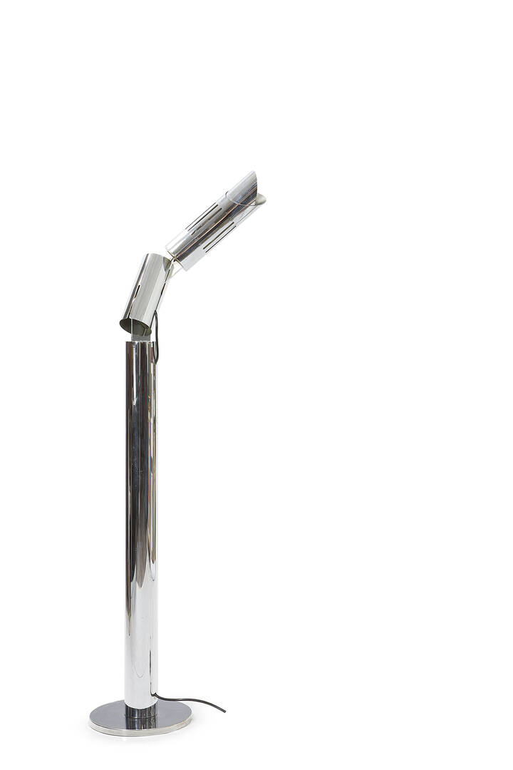 GABRIELE D'ALI' - Lampada da terra con snodi orientabili in metallo cromato.