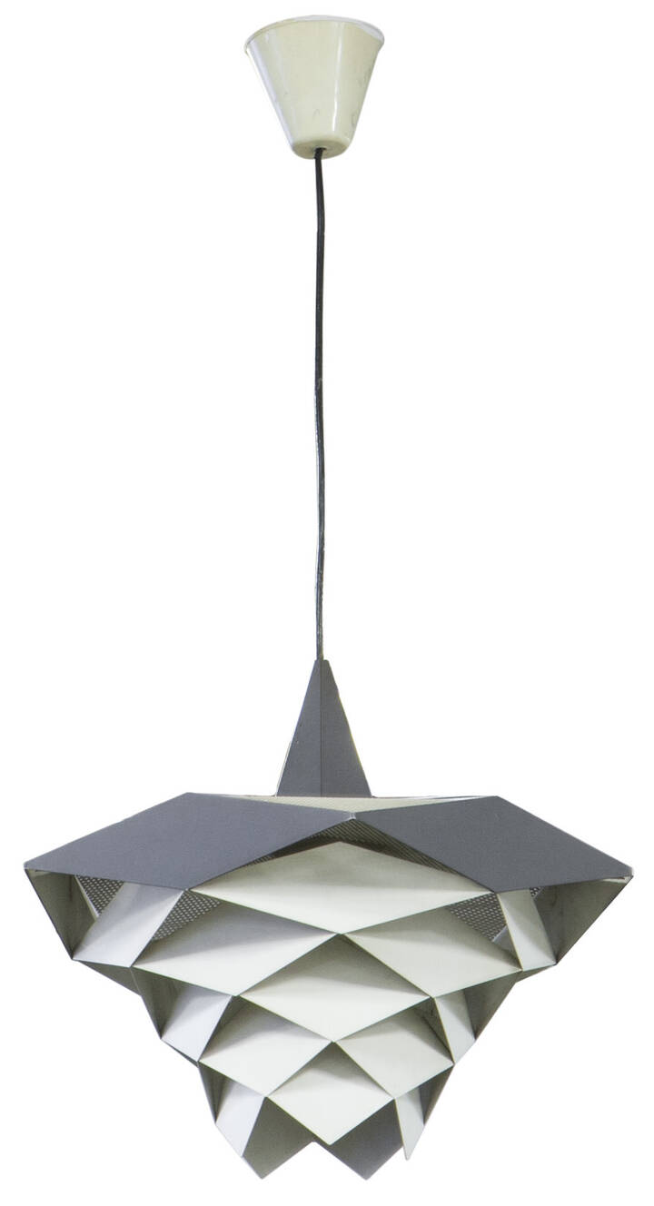 PREBEN DAHL - Lampada a sospensione in metallo laccato, diffusore con ricercato disegno geometrico.