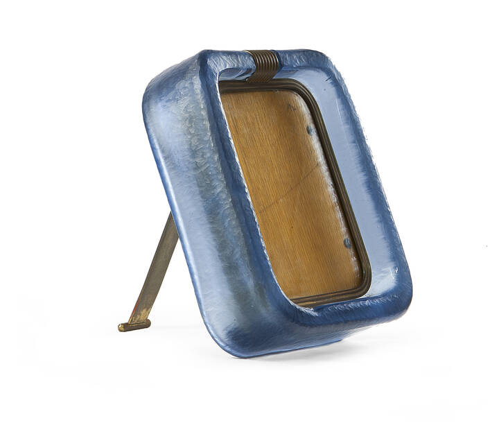 CARLO SCARPA - Cornice portafoto in vetro di Murano battuto, finiture in ottone.