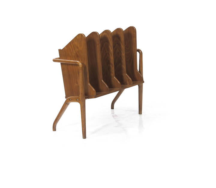 GINO LEVI MONTALCINI - Mobile portariviste in legno curvato con inserti in vetro trasparente.