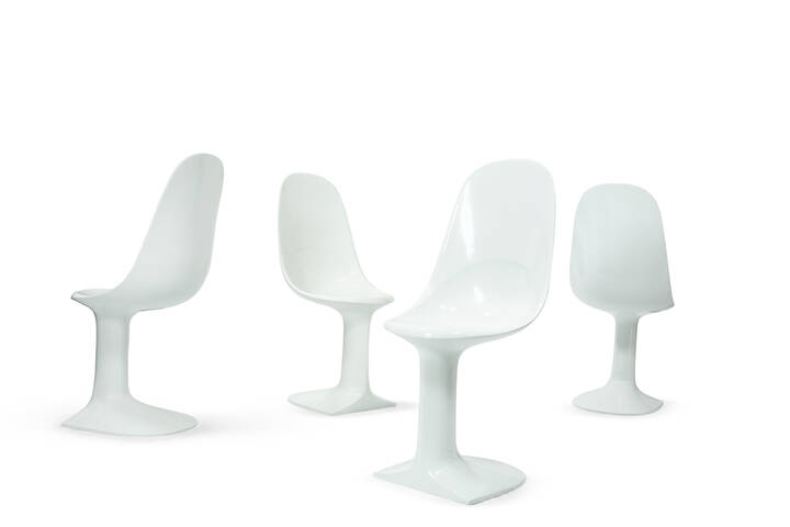 AUGUSTO BETTI - Ciclope<br>Quattro sedie in resina stampata.