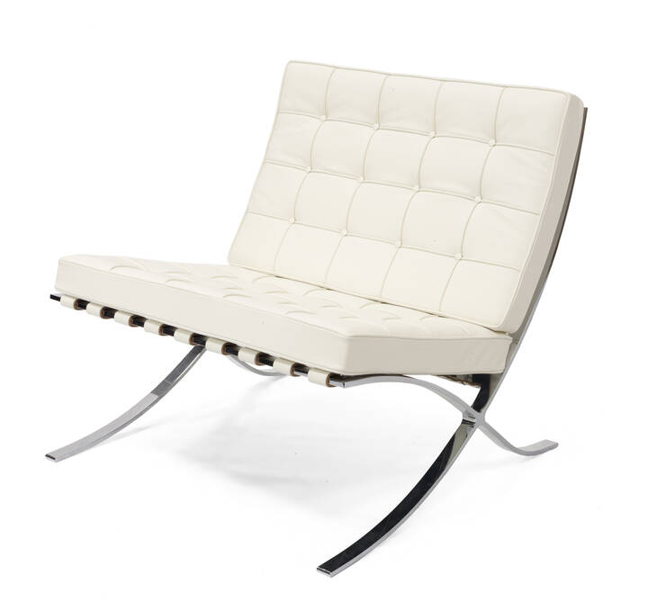 LUDWIG MIES VAN DER ROHE - MR 90 Barcelona<br>Poltrona con struttura d'acciaio e cuscini trapuntati in pelle sostenuti da elementi elastici.