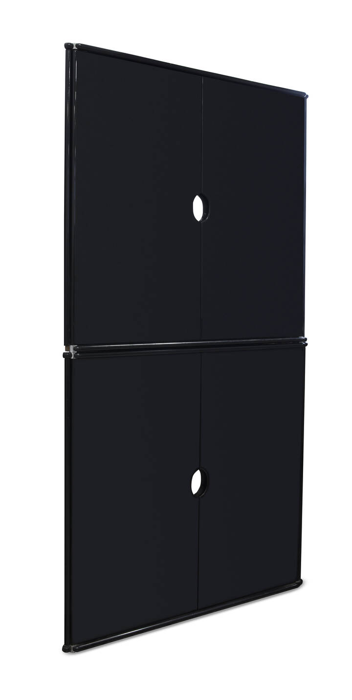 LUIGI CACCIA DOMINIONI - Coppia di angoliere in legno laminato lucido e acciaio satinato.