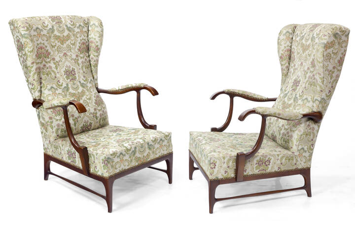 PAOLO BUFFA - Coppia di poltrone in legno di noce, imbottitura rivestita in tessuto.