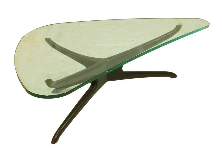 VLADIMIR KAGAN, attribuito - Tavolino con struttura in legno e piano in vetro trasparente.