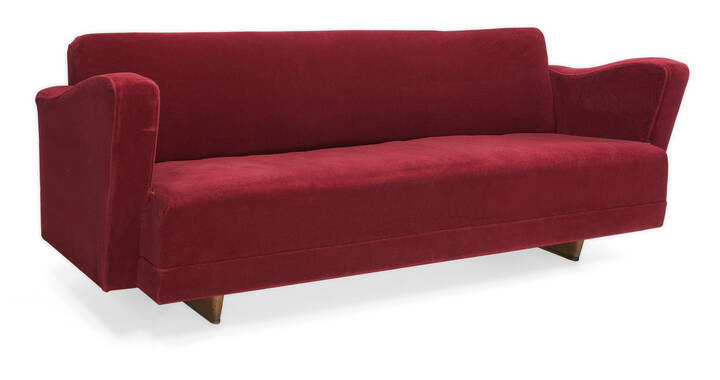 GUGLIELMO ULRICH, attribuito - Divano con struttura in legno e imbottitura rivestita in velluto.