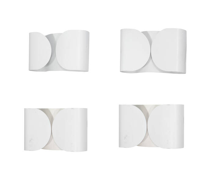 TOBIA SCARPA - Foglio<br>Quattro lampade da parete costituito da un unico foglio di metallo ripiegato e laccato.