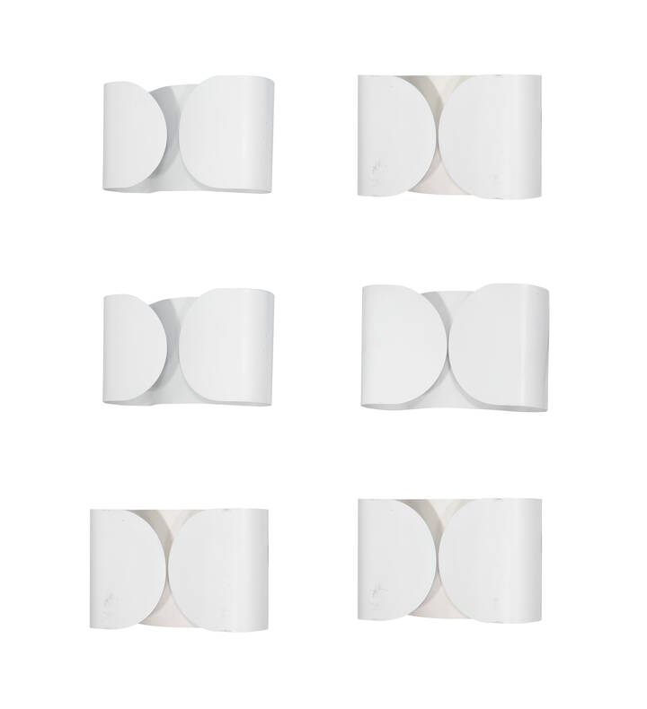 TOBIA SCARPA - Foglio<br>Sei lampade da parete costituito da un unico foglio di metallo ripiegato e laccato.