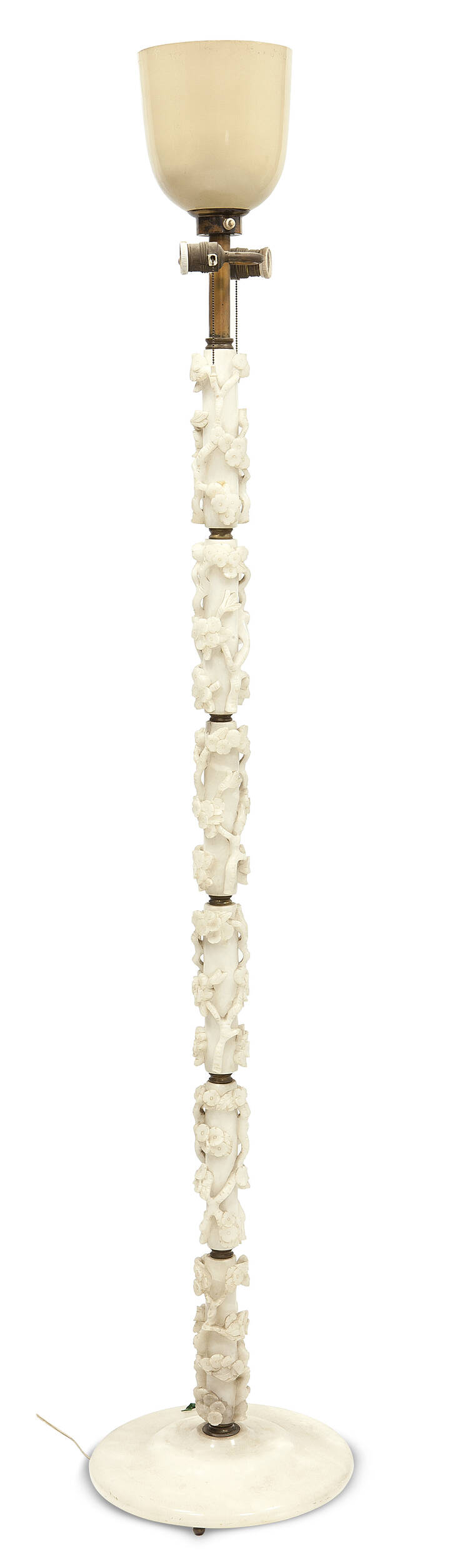 PRODUZIONE ITALIANA - Lampada da terra in onice scolpito, ottone e paralume in tessuto.