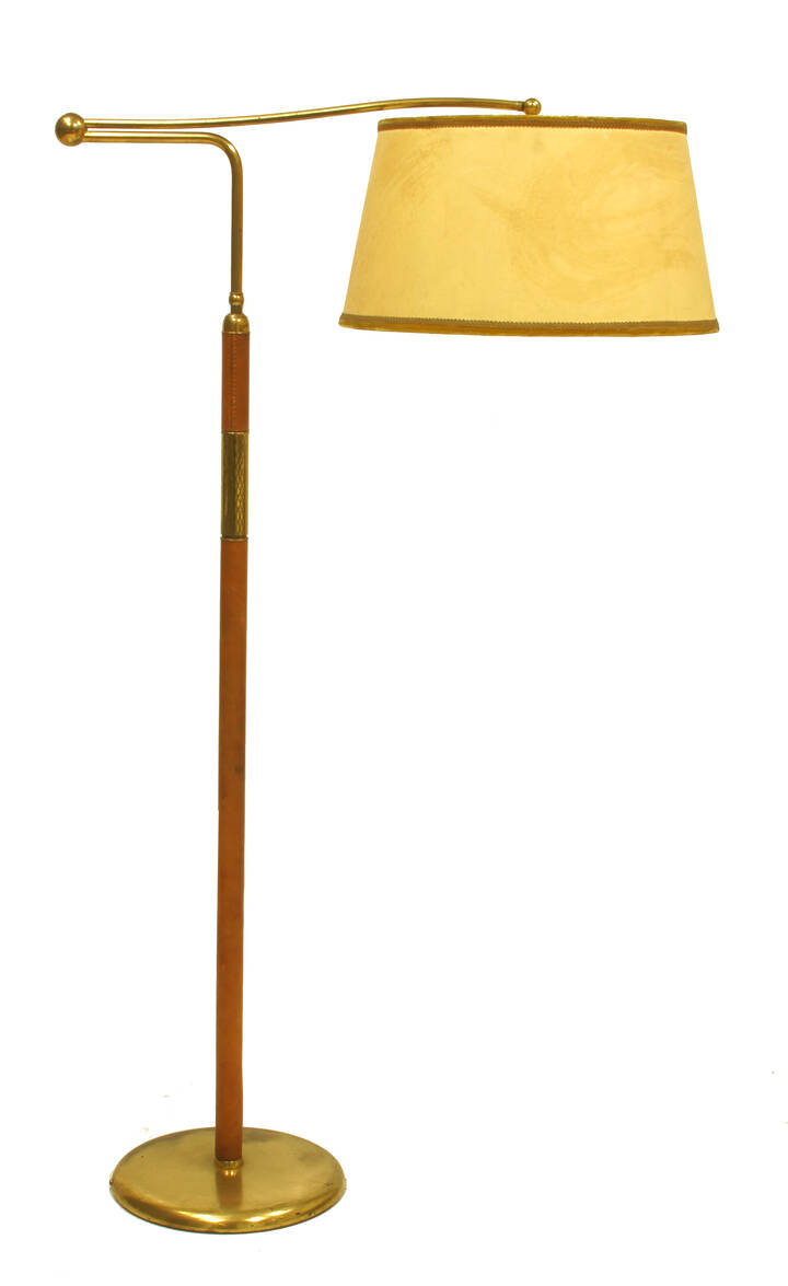 ARREDOLUCE - Lampada da terra modello bridge con struttura in  metallo laccato e pelle, paralume in stoffa.