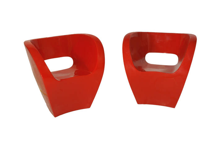 RON ARAD - Little Albert<br>Coppia di poltrone in polietilene tinto in massa.<br><br><br>