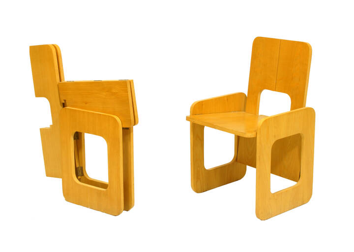 ANONIMA DESIGN - La prora<br>Coppia di sedia ripiegabili in legno multistrato.