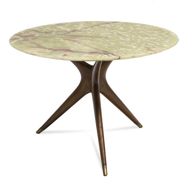 CARLO DE CARLI - Tavolo in legno di noce, piano in onice e puntali in ottone.