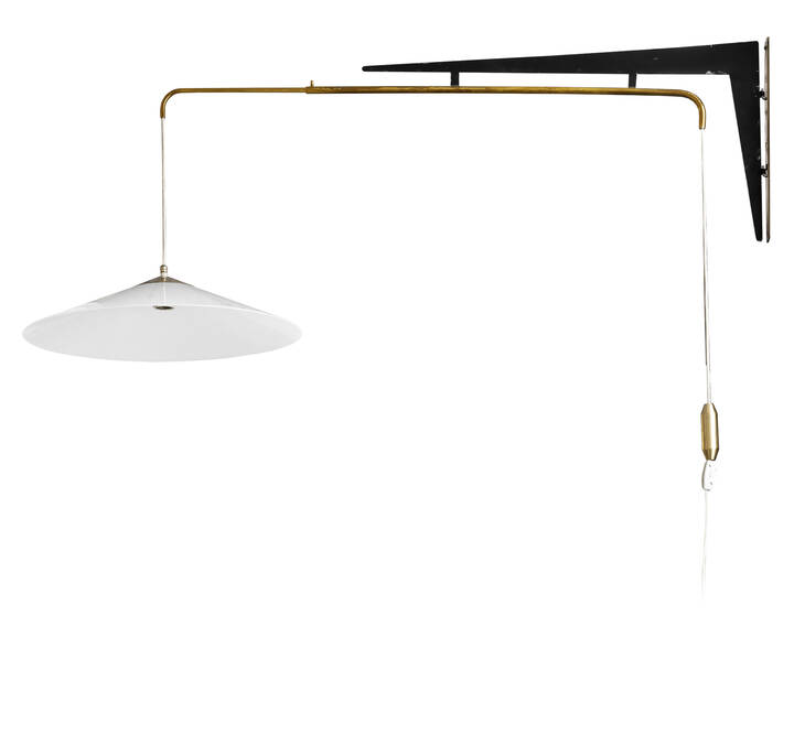 STILUX - Lampada da parete con braccio orientabile in metallo laccato e stelo telescopico in ottone lucido.