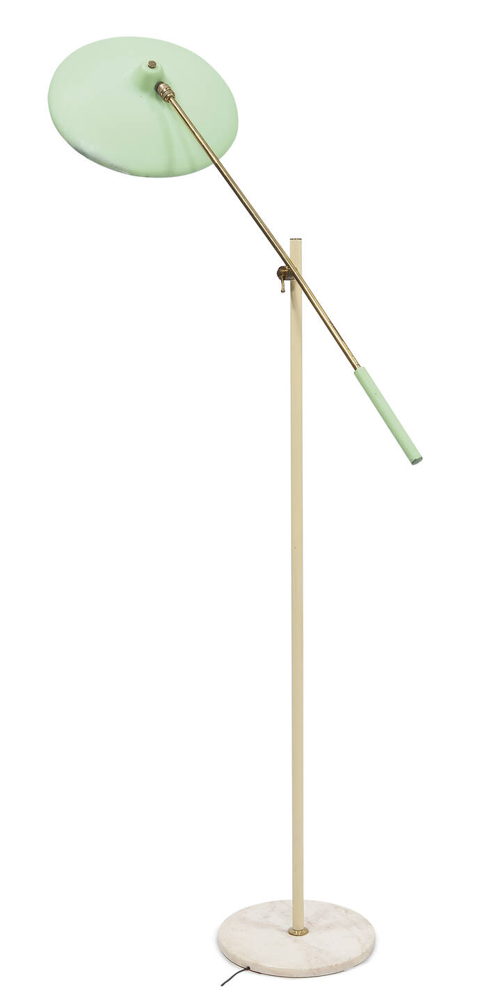 STILNOVO - Lampada da terra con stelo in metallo laccato, braccio in ottone e vetro satinato. Base in marmo.