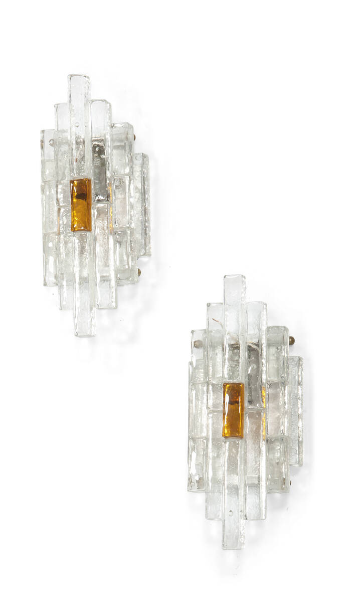 POLIARTE - Quattro lampade a parete costituite da prismi in vetro massello di Murano.