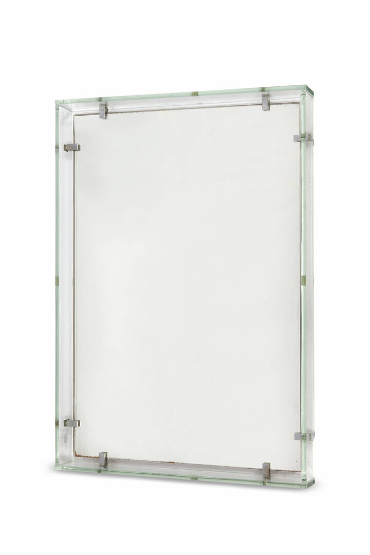 FONTANA ARTE - 2014<br>Specchiera con specchio fissato da otto piastrine in ottone nichelato, cornice a strisce di vetro