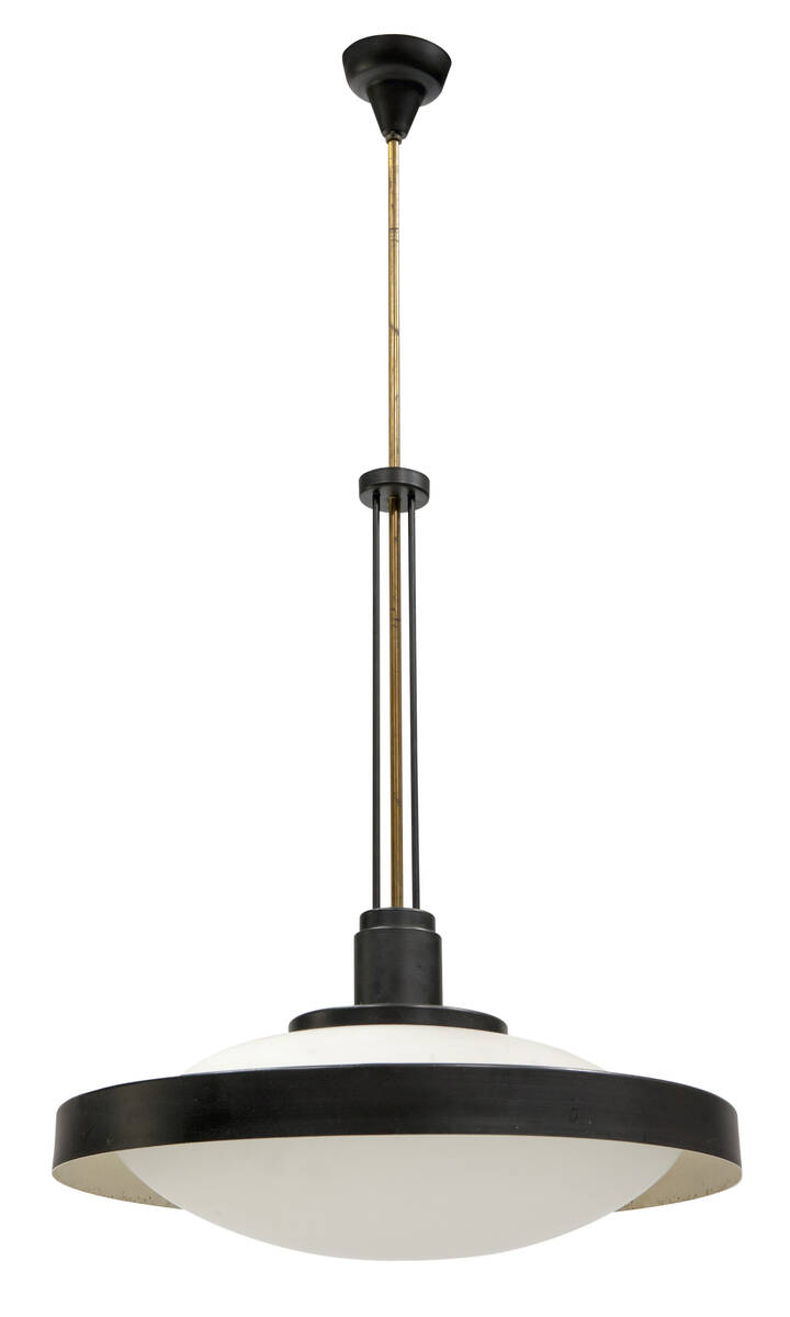 STILNOVO - Lampada a sospensione con struttura in metallo laccato estensibile e diffusore in vetro.