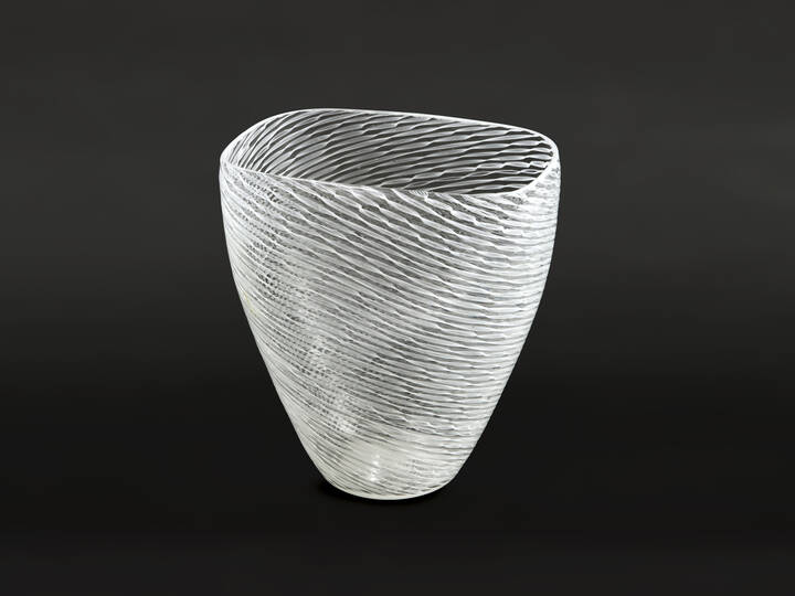 CARLO SCARPA - 3545<br>Vaso in vetro a mezza filigrana variegata dove il nucleo della cannetta è costituito da un sottile nastro ritorto.