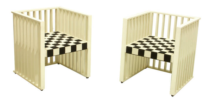 JOSEF HOFFMAN, KOLOMAN MOSER - Purkersdorf<br>Coppia di sedie in legno laccato, imbottitura rivestita in tessuto.