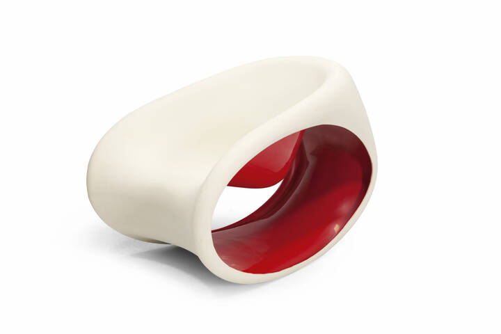 RON ARAD - MT3<br>Poltrrona a dondolo in materiale plastico termoformata e laccato.