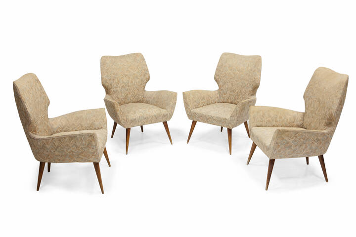 PRODUZIONE ITALIANA - Quattro poltroncine in tessuto imbottito e supporti in legno.