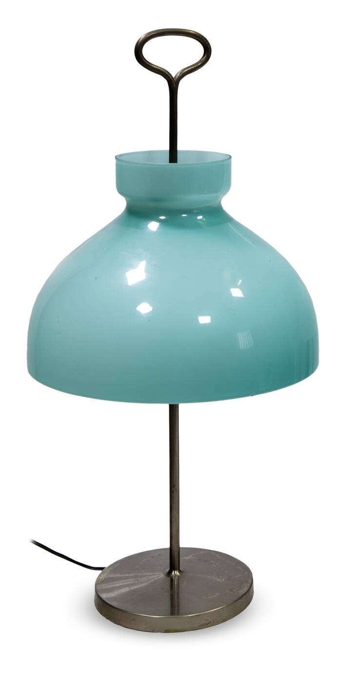 IGNAZIO GARDELLA - Arenzano<br>Lampada da tavolo in ottone e vetro opalino.