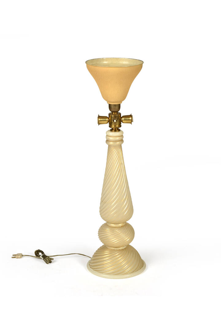 BAROVIER & TOSO - Lampada da tavolo in vetro contorto e dorato.