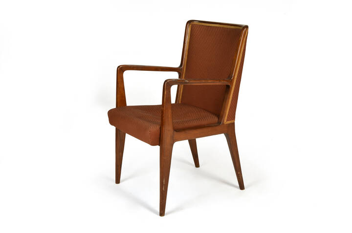 GIO PONTI - Poltrona con struttura in legno di noce e imbottitura